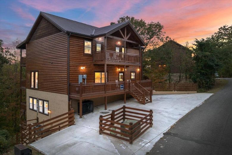 6 Reasons Why Friends Love Splitting a Cabin Instead of a Hotel